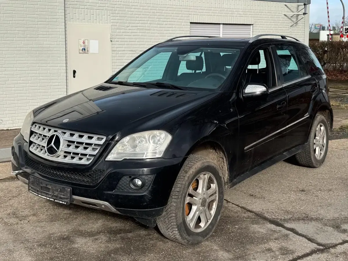 Gebraucht Mercedes ML350 224 PS (164 kW) 2009 Schwarz SUV
