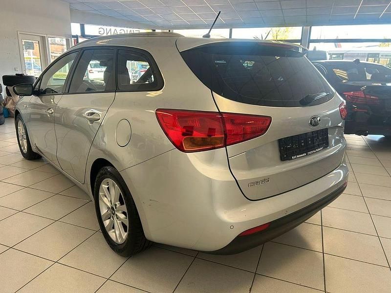Gebraucht Kia Ceed Edition 7 135 PS (99 kW) 2017 Silber Kleinwagen