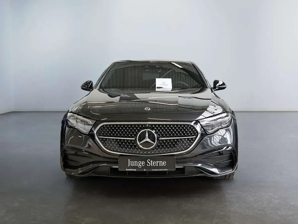 Używany Mercedes E300 AMG 313 KM (230 kW) 2025 Szary Sedan/Limuzyna