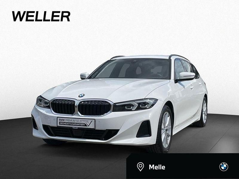 Alpinweiss iii (weiß) Gebraucht 2024 BMW 318 Shadowline Kombi | 33.990 € (Fairer Preis) - Bild 1/4