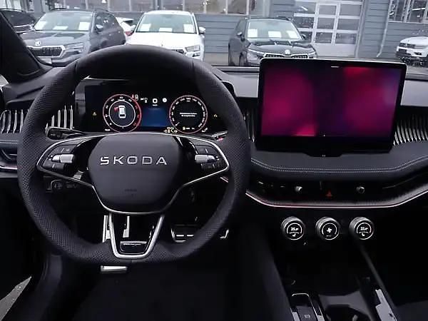 Neu Skoda Superb 193 PS (141 kW) 2026 Graphitegrau Kombi