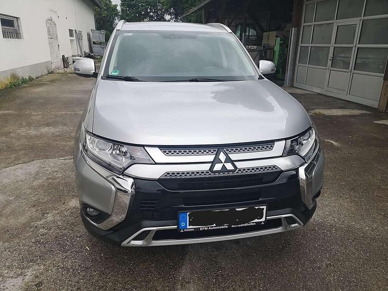 Silber Gebraucht 2019 Mitsubishi Outlander Active SUV | 20.000 € (Superpreis) - Bild 1/4