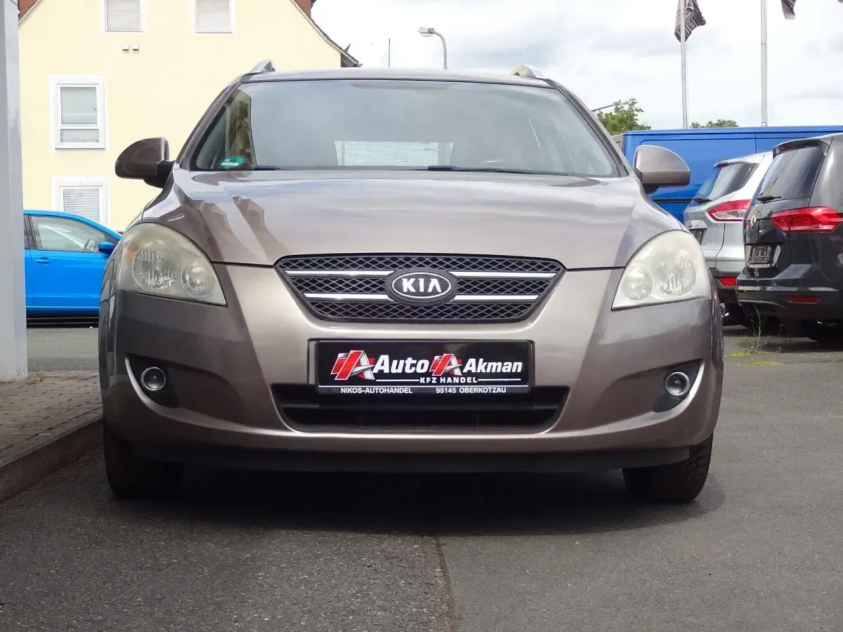 Gebraucht Kia Ceed 122 PS (89 kW) 2007 Beige Kleinwagen
