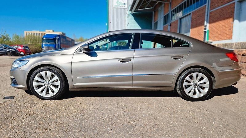 Gebraucht VW Passat 140 PS (102 kW) 2012 Silber Limousine