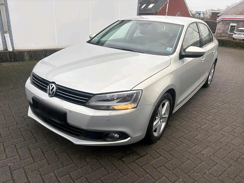 Schwarz Gebraucht 2011 VW Jetta Limousine | 2.950 € (Superpreis) - Bild 1/4