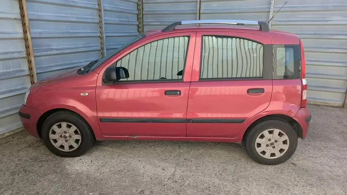 Gebraucht Fiat Panda Dynamic 60 PS (44 kW) 2010 Colore esterno (magenta (vr70 Kleinwagen