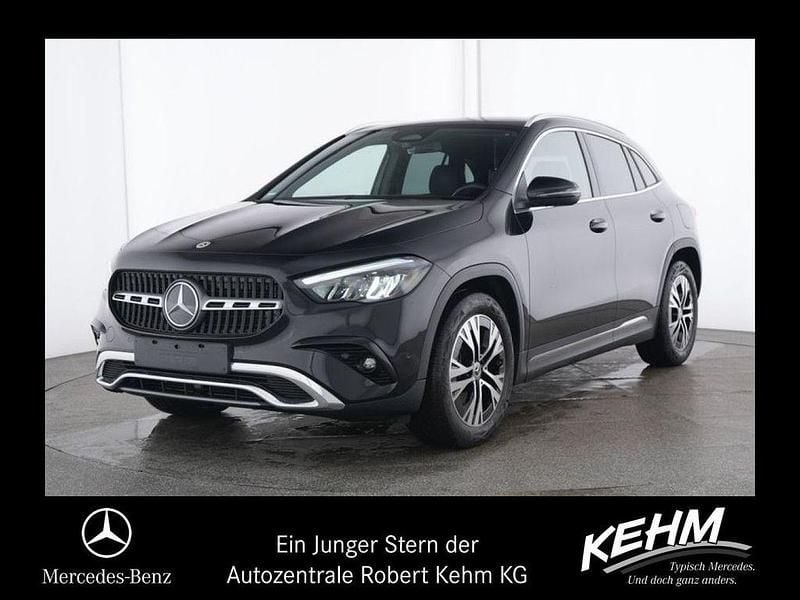 Kosmosschwarz (metallic) Gebraucht 2024 Mercedes GLA220 Progressive SUV | 40.969 € (Fairer Preis) - Bild 1/4