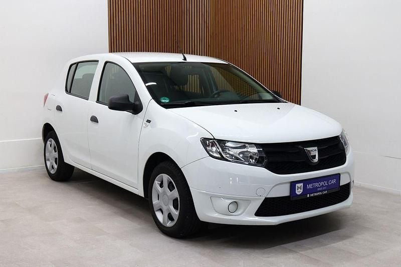 Weiß Gebraucht 2013 Dacia Sandero Ambiance Limousine | 3.690 € (Teuer) - Bild 1/4