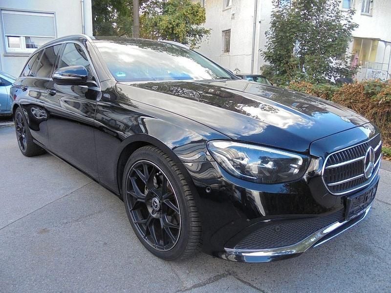 Schwarz Gebraucht 2021 Mercedes E200 Kombi | 30.900 € (Guter Preis) - Bild 1/4