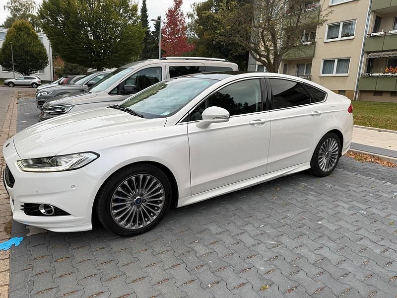 Weiß Gebraucht 2015 Ford Mondeo Limousine | 15.000 € (Teuer) - Bild 1/4