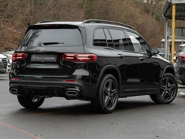 Gebraucht Mercedes GLB200 AMG 163 PS (119 kW) 2024 Schwarz metalliclack kosmosschwarz SUV