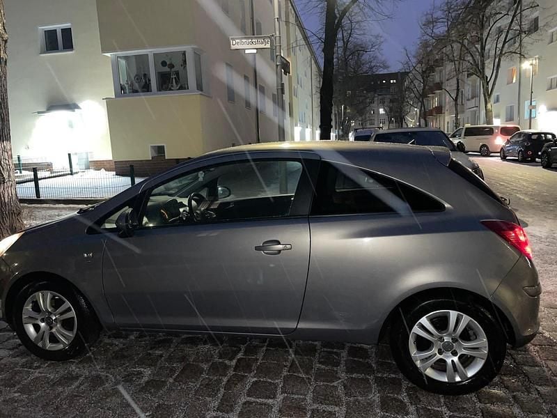 Gebraucht Opel Corsa 87 PS (63 kW) 2012 Andere farben Kleinwagen
