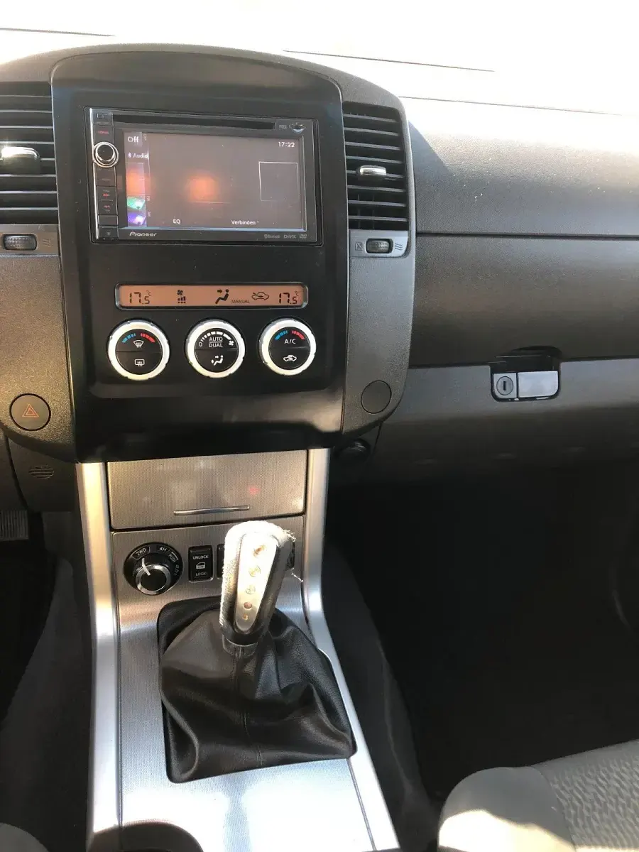 Gebraucht Nissan Navara 190 PS (139 kW) 2013 Weiß Pickup