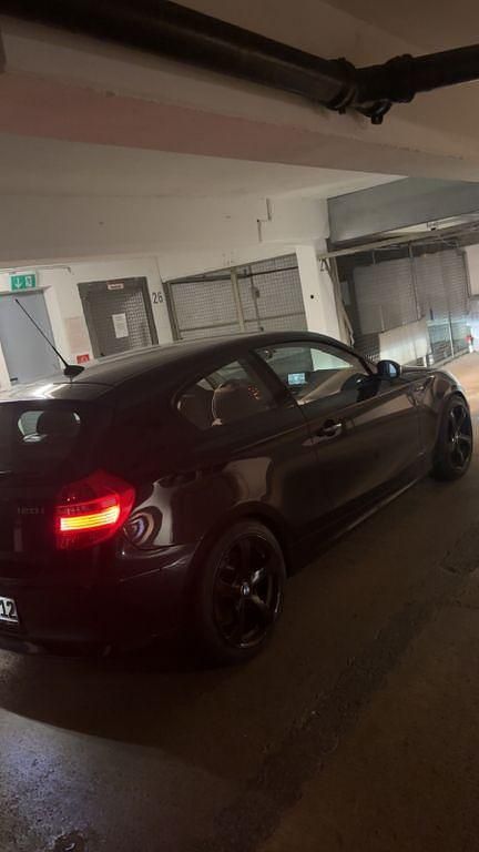 Gebraucht BMW 120 Performance 170 PS (125 kW) 2008 Schwarz Kleinwagen