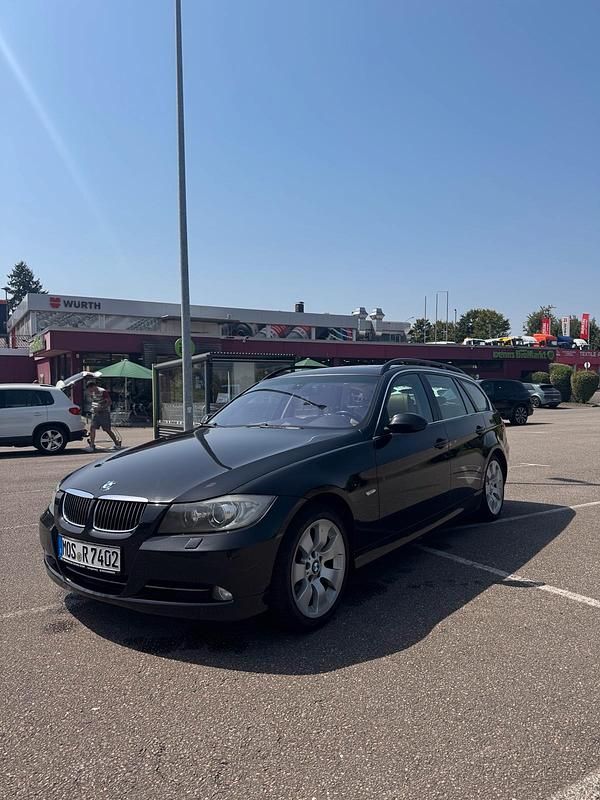Schwarz Gebraucht 2007 BMW 330 Kombi | 4.700 € (Superpreis) - Bild 1/4