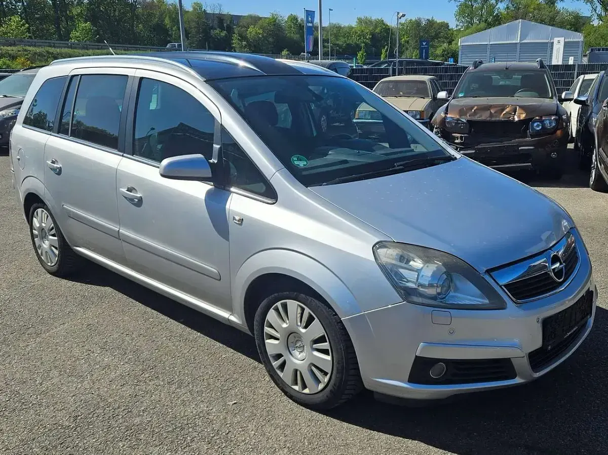 Gebraucht Opel Zafira Cosmo 150 PS (110 kW) 2007 Starsilber iii m2 Van / Kleinbus