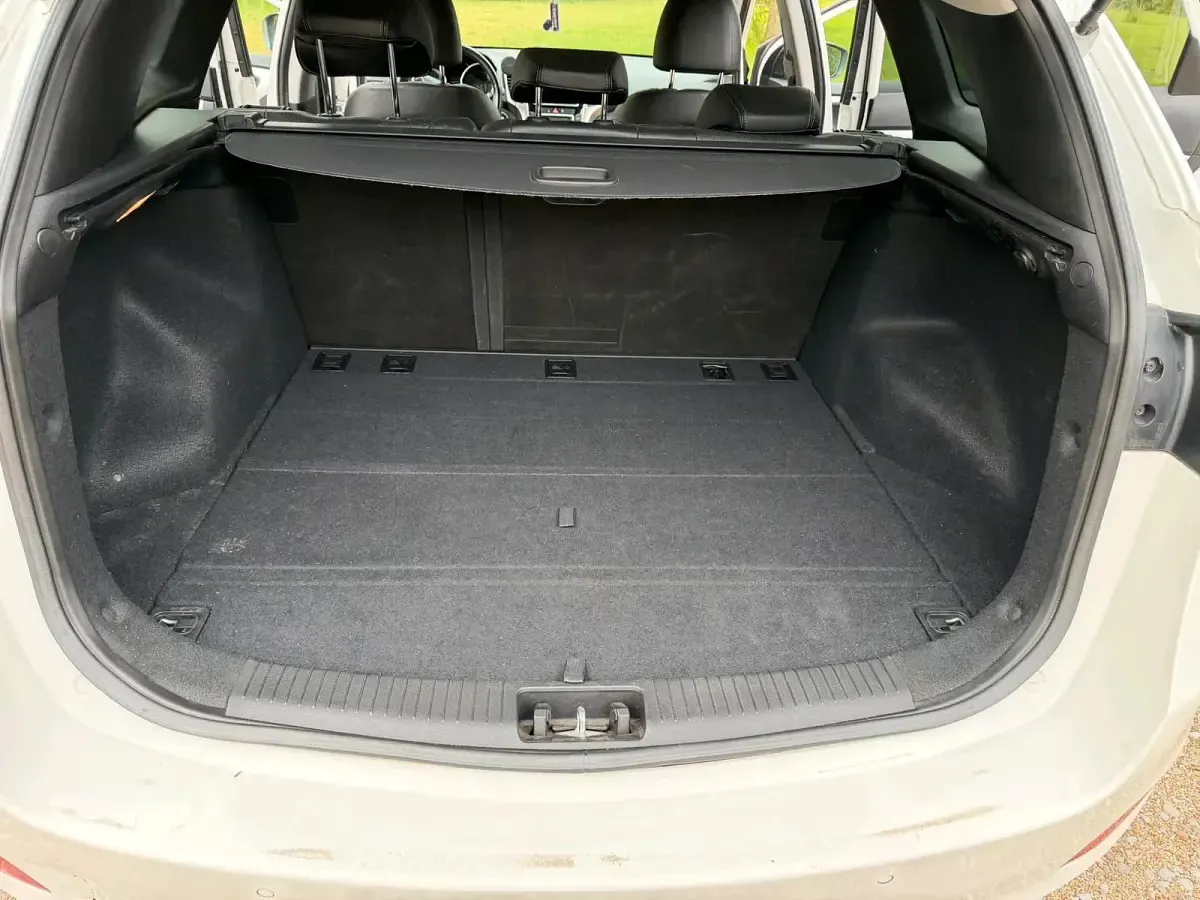 Usado Hyundai i30 Style 135 CV (99 kW) 2014 Blanco Familiar