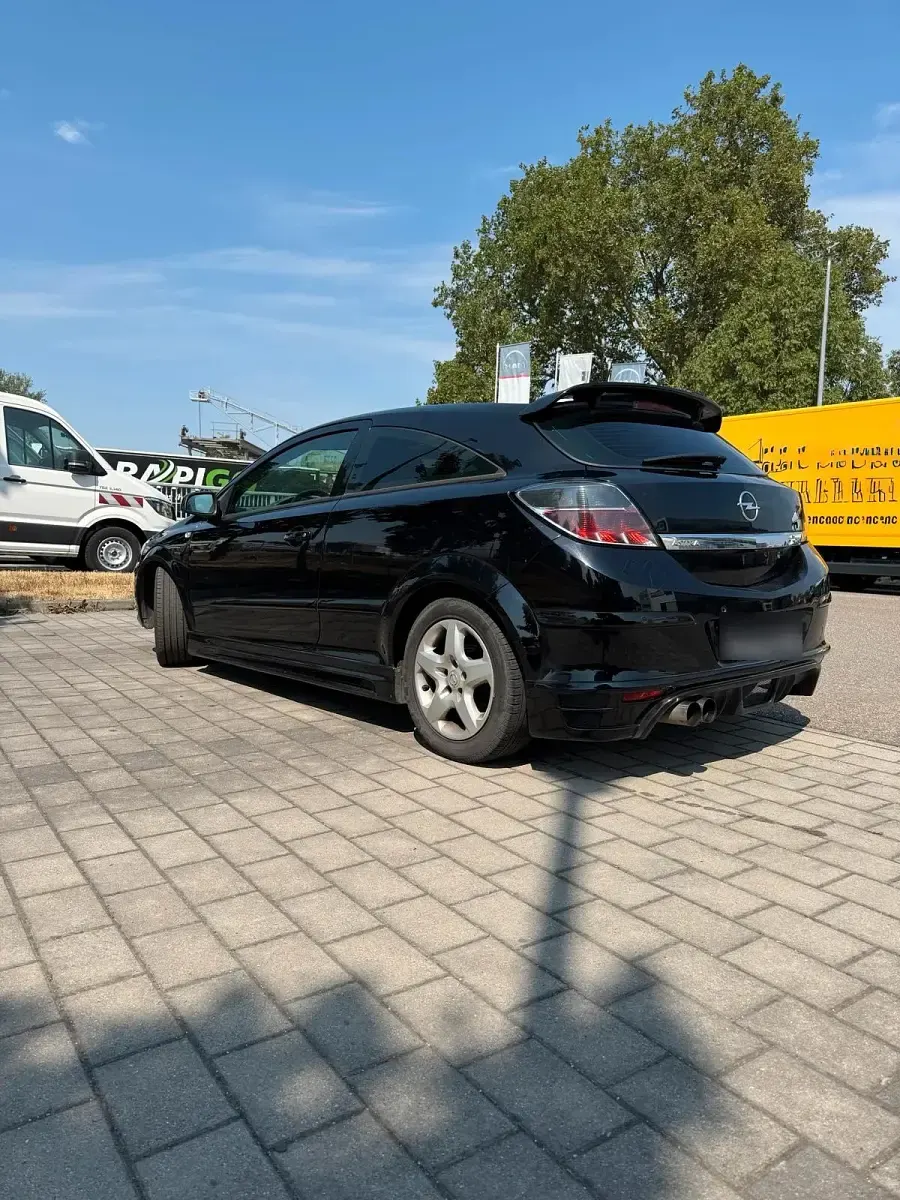 Gebraucht Opel Astra GTC 90 PS (66 kW) 2008 Schwarz Coupé