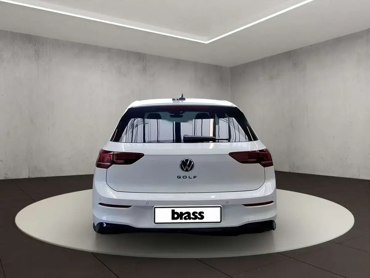 Neu VW Golf VIII R-line 150 PS (110 kW) 2026 Pure white/schwarz Limousine