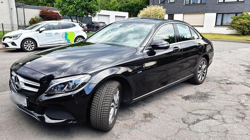 Schwarz Gebraucht 2017 Mercedes C350e Limousine | 20.300 € (Fairer Preis) - Bild 1/4