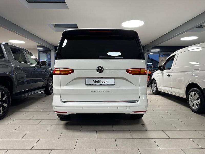 Gebraucht VW Multivan Style 150 PS (110 kW) 2025 Weiß Van