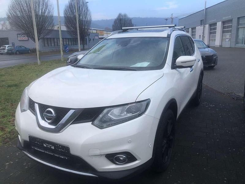Brilliant white Gebraucht 2016 Nissan X-Trail Tekna SUV | 19.990 € - Bild 1/3