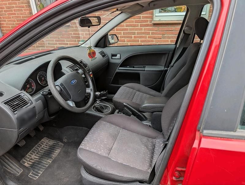Gebraucht Ford Mondeo 115 PS (84 kW) 2000 Rot Kombi