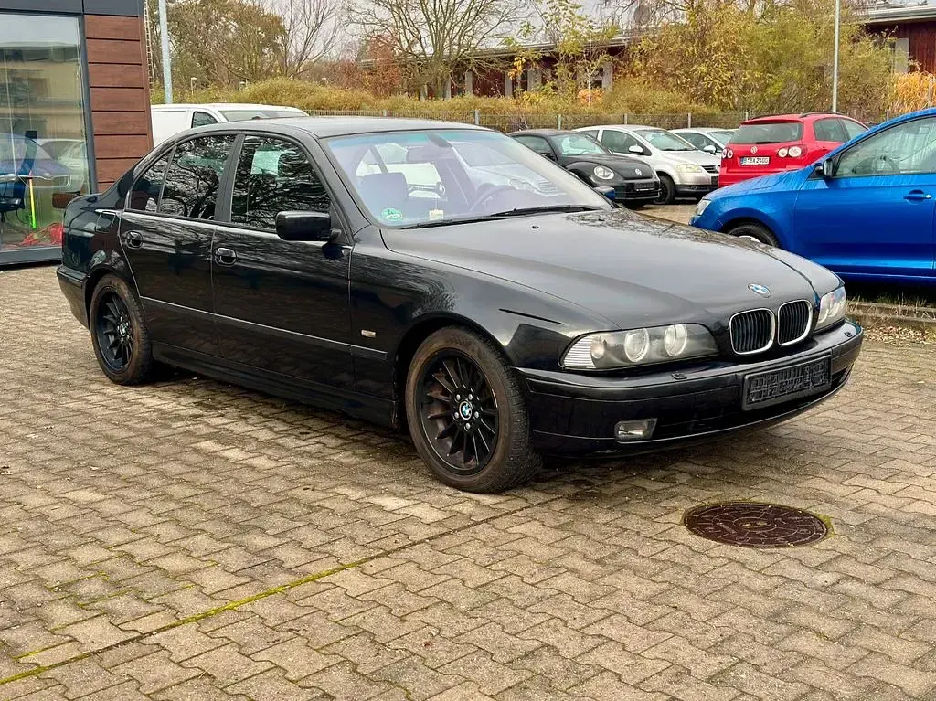 Käytetty BMW 523 Shadowline 170 HP (125 kW) 2000 Musta Sedan