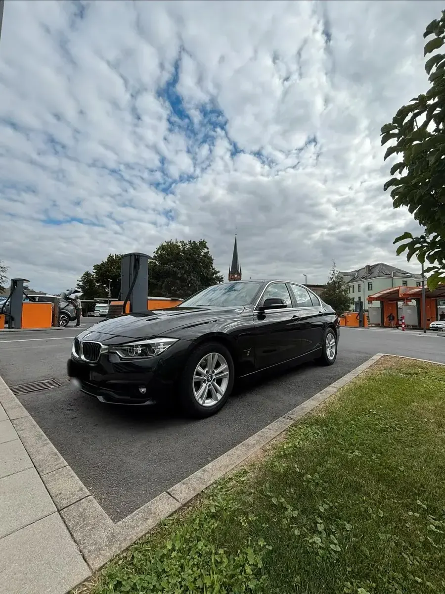 Gebraucht BMW 330e 252 PS (185 kW) 2018 Schwarz Limousine