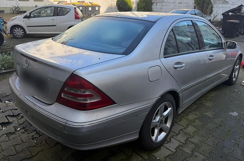 Second-hand Mercedes C220 143 CP (105 kW) 2002 Argintiu Berlinǎ