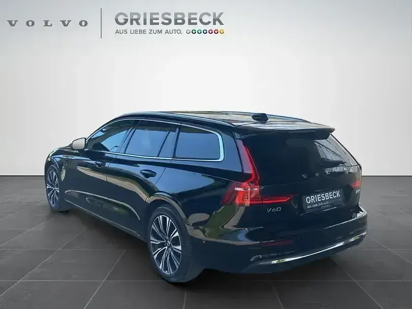 Gebraucht Volvo V60 Plus 455 PS (334 kW) 2024 Onyx schwarzmetallic (metallic) Kombi