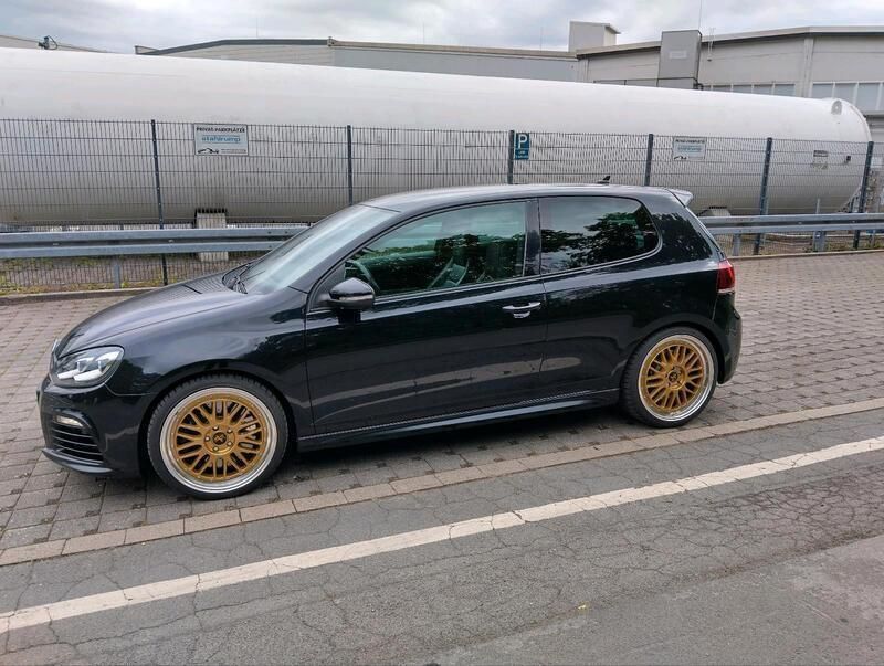Schwarz Gebraucht 2010 VW Golf VI R Limousine | 14.900 € - Bild 1/4
