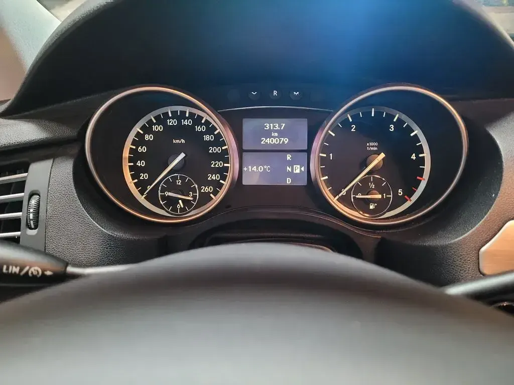 Gebraucht Mercedes R350 265 PS (194 kW) 2012 Grau Kombi