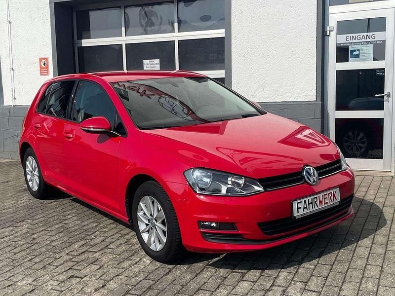 Rot Gebraucht 2015 VW Golf VII Comfortline Limousine | 9.999 € (Guter Preis) - Bild 1/4