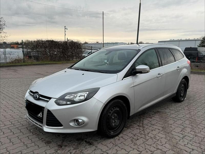 Gebraucht Ford Focus 115 PS (84 kW) 2012 Silber Kombi