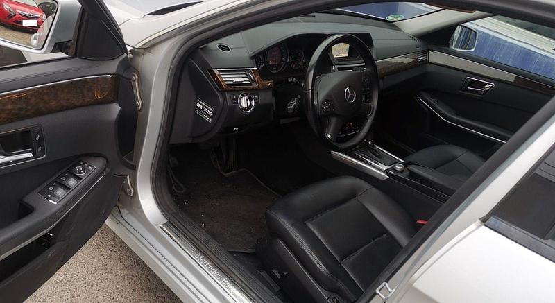 Gebraucht Mercedes E250 204 PS (150 kW) 2012 Silber Kombi