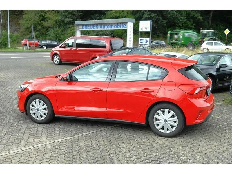Gebraucht Ford Focus 95 PS (69 kW) 2021 Rot Limousine