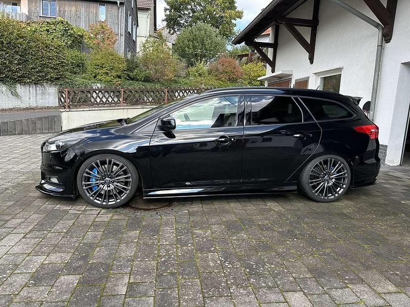 Gebraucht Ford Focus Sport 290 PS (213 kW) 2015 Schwarz Kombi