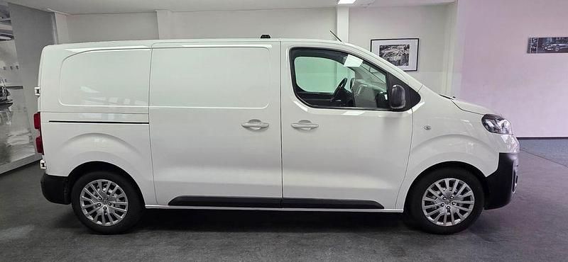 Weiß Gebraucht 2021 Opel Vivaro Edition Van | 12.990 € (Superpreis) - Bild 1/4
