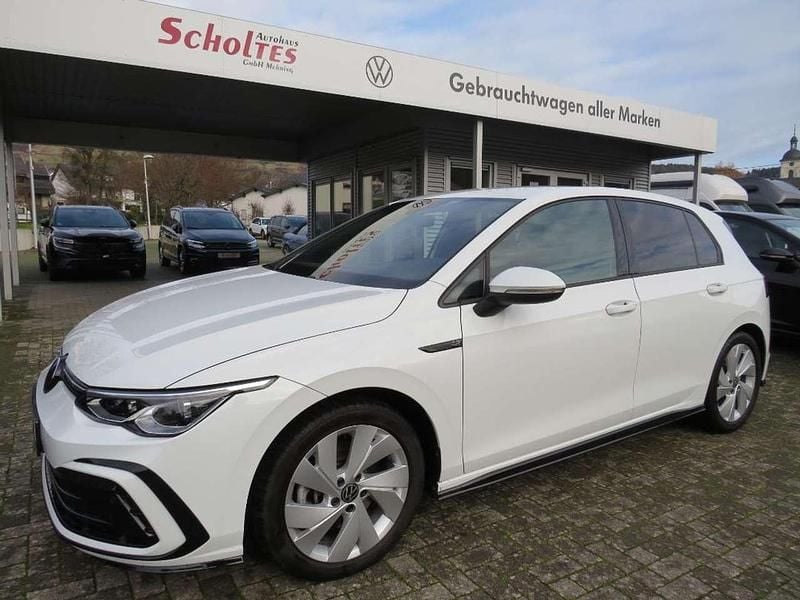 Pure white Gebraucht 2022 VW Golf VIII R-line Limousine | 26.280 € (Superpreis) - Bild 1/4