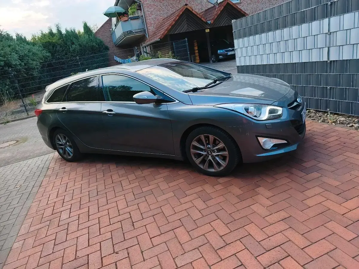 Gebraucht Hyundai i40 136 PS (100 kW) 2015 Grau Kombi