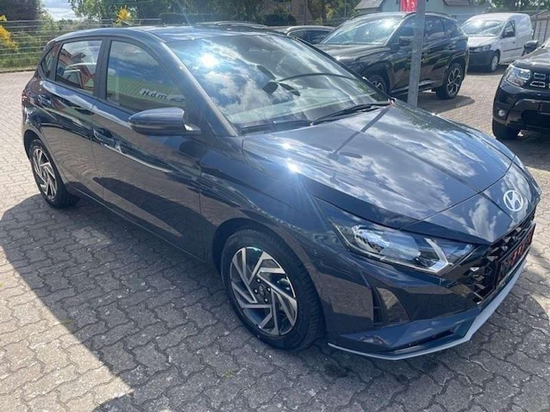 Neu Hyundai i20 101 PS (74 kW) 2025 Grau Kleinwagen