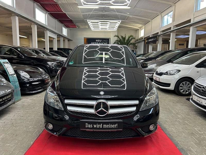 Gebraucht Mercedes B180 122 PS (89 kW) 2012 Schwarz Van / Kleinbus