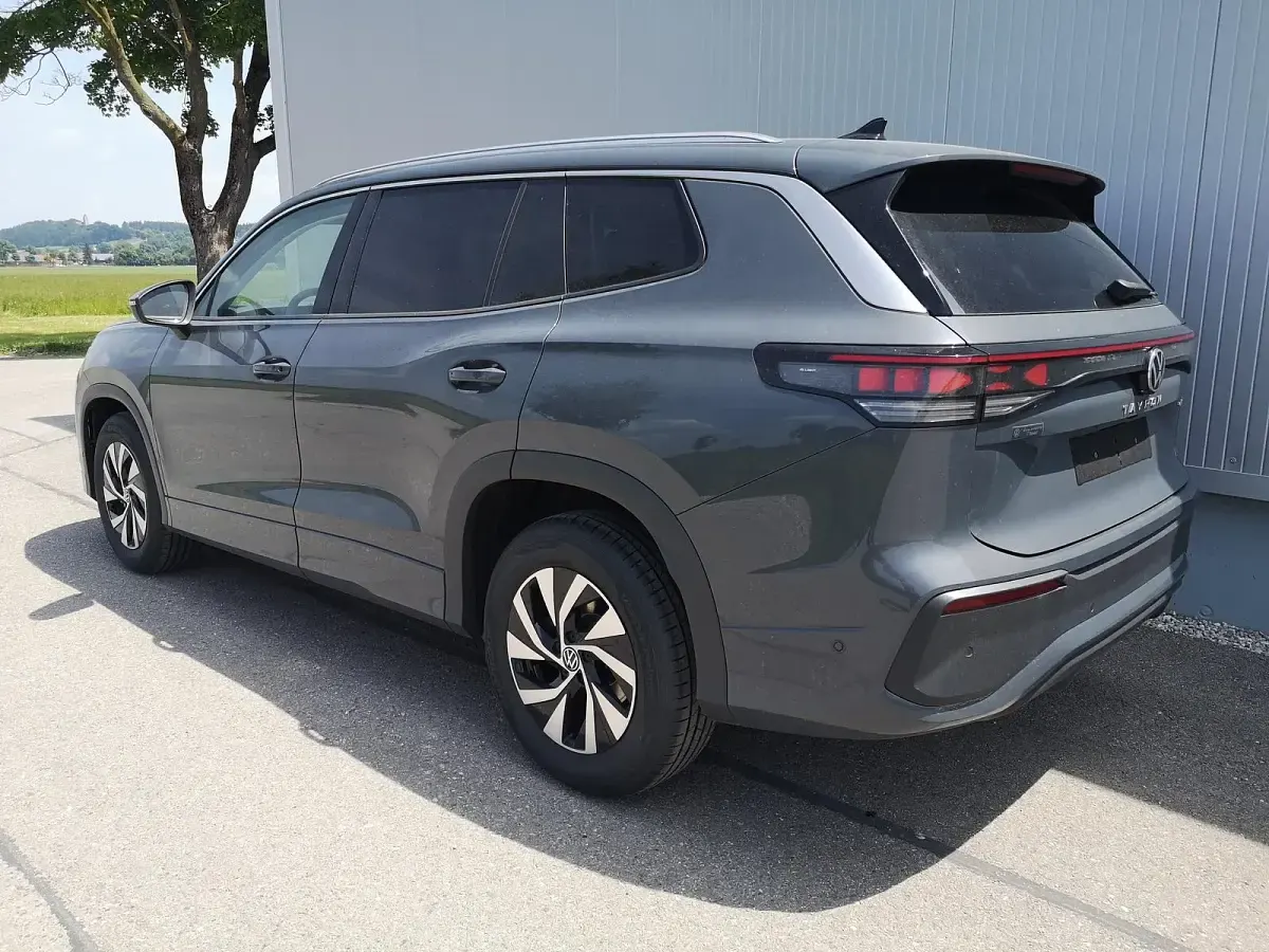 Neu VW Tayron Life 150 PS (110 kW) 2025 Delfingrau metallic SUV