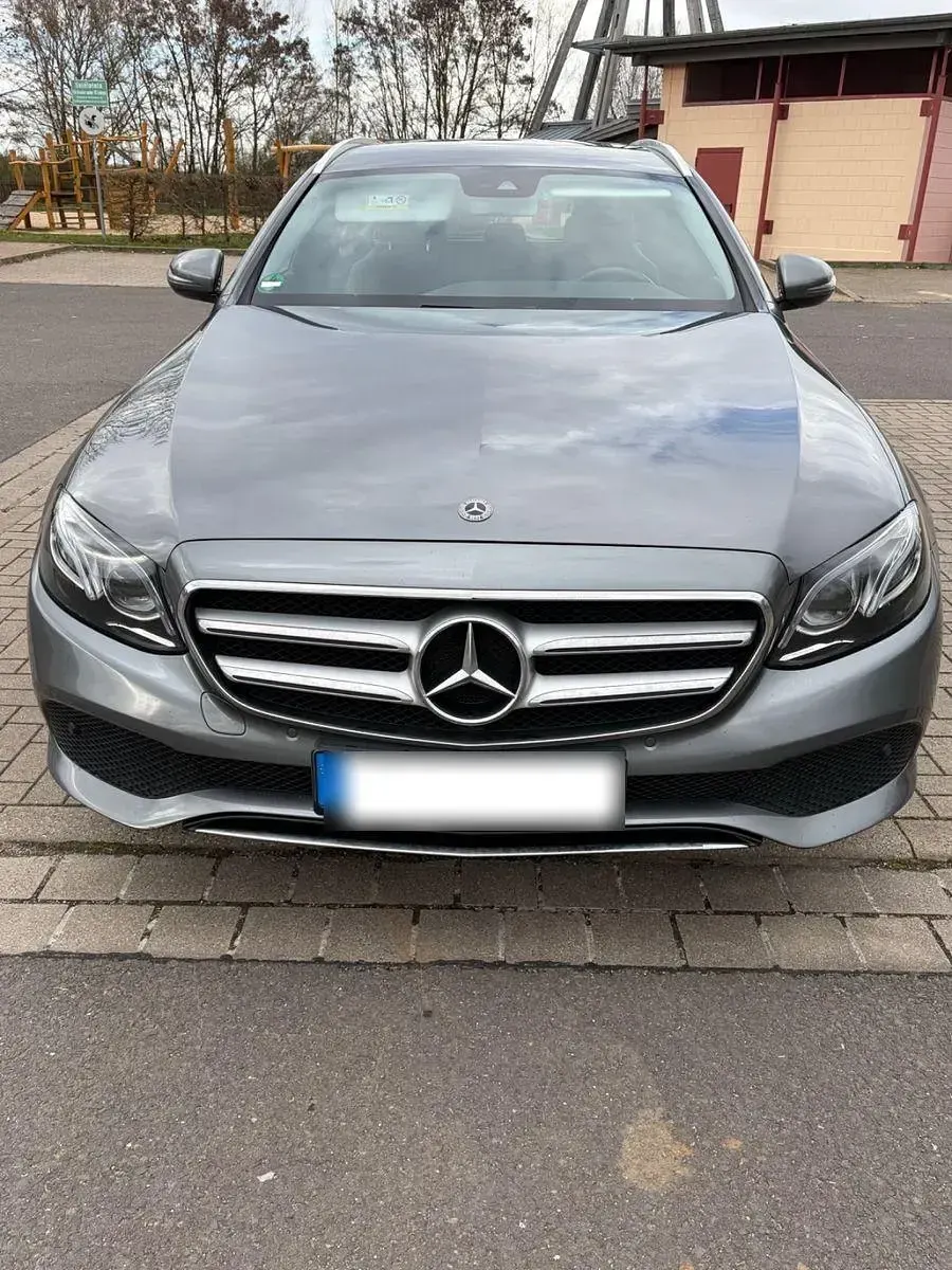 Gebraucht Mercedes E220 Avantgarde 194 PS (142 kW) 2017 Grau Limousine
