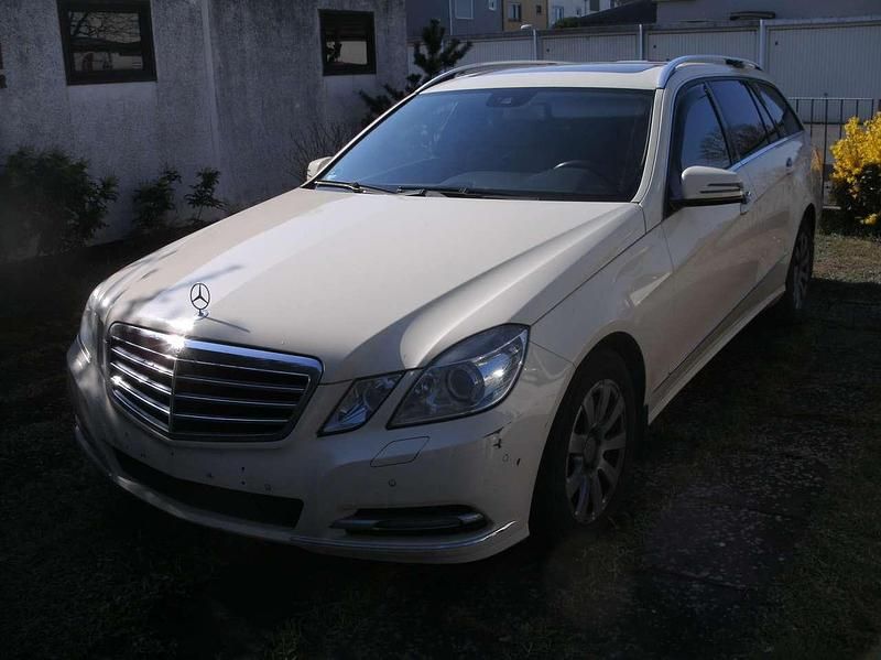 Gebraucht Mercedes E250 Elegance 204 PS (150 kW) 2012 Beige Kombi