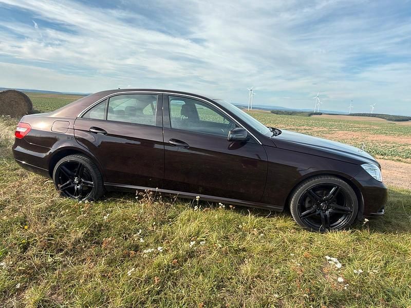 Gebraucht Mercedes E200 184 PS (135 kW) 2010 Braun Limousine