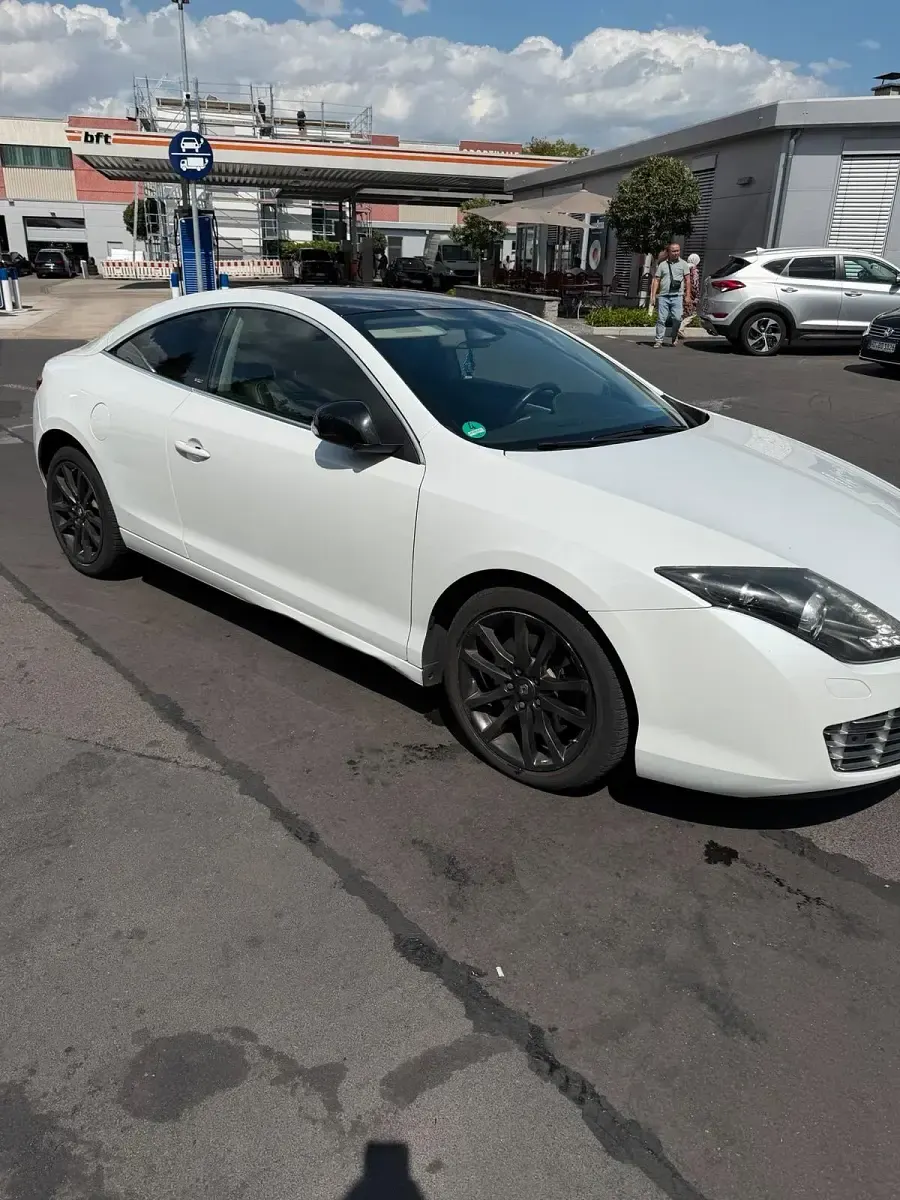 Gebraucht Renault Laguna Coupé 179 PS (131 kW) 2013 Weiß Coupé