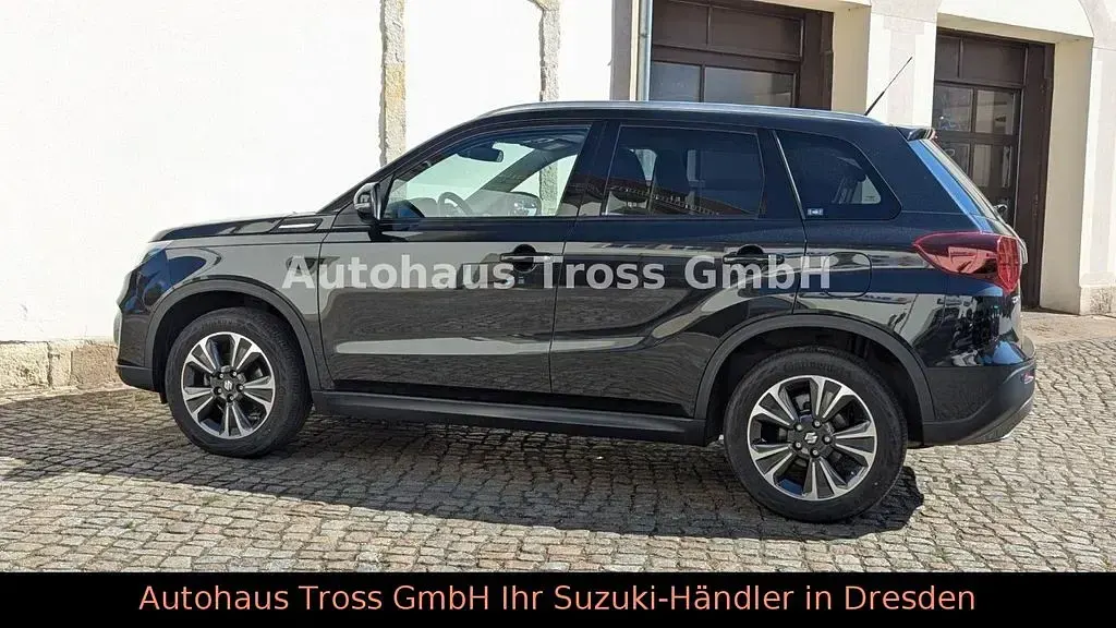 Gebraucht Suzuki Vitara Comfort+ 102 PS (75 kW) 2023 Schwarz SUV