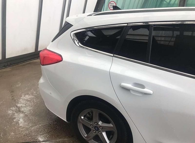 Gebraucht Ford Focus Vignale 182 PS (133 kW) 2019 Weiß Kombi